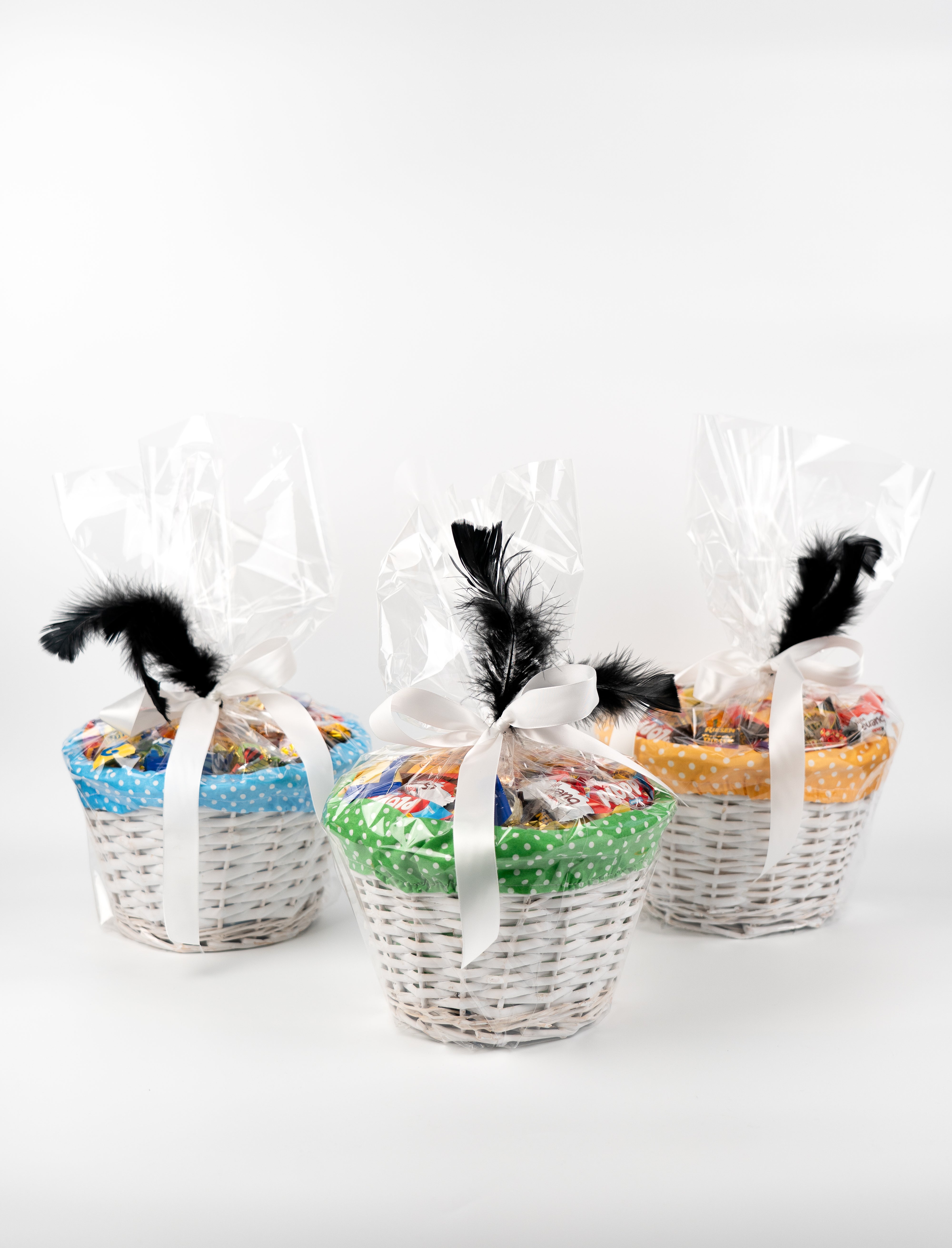 Påskkorg med färgglatt innertyg