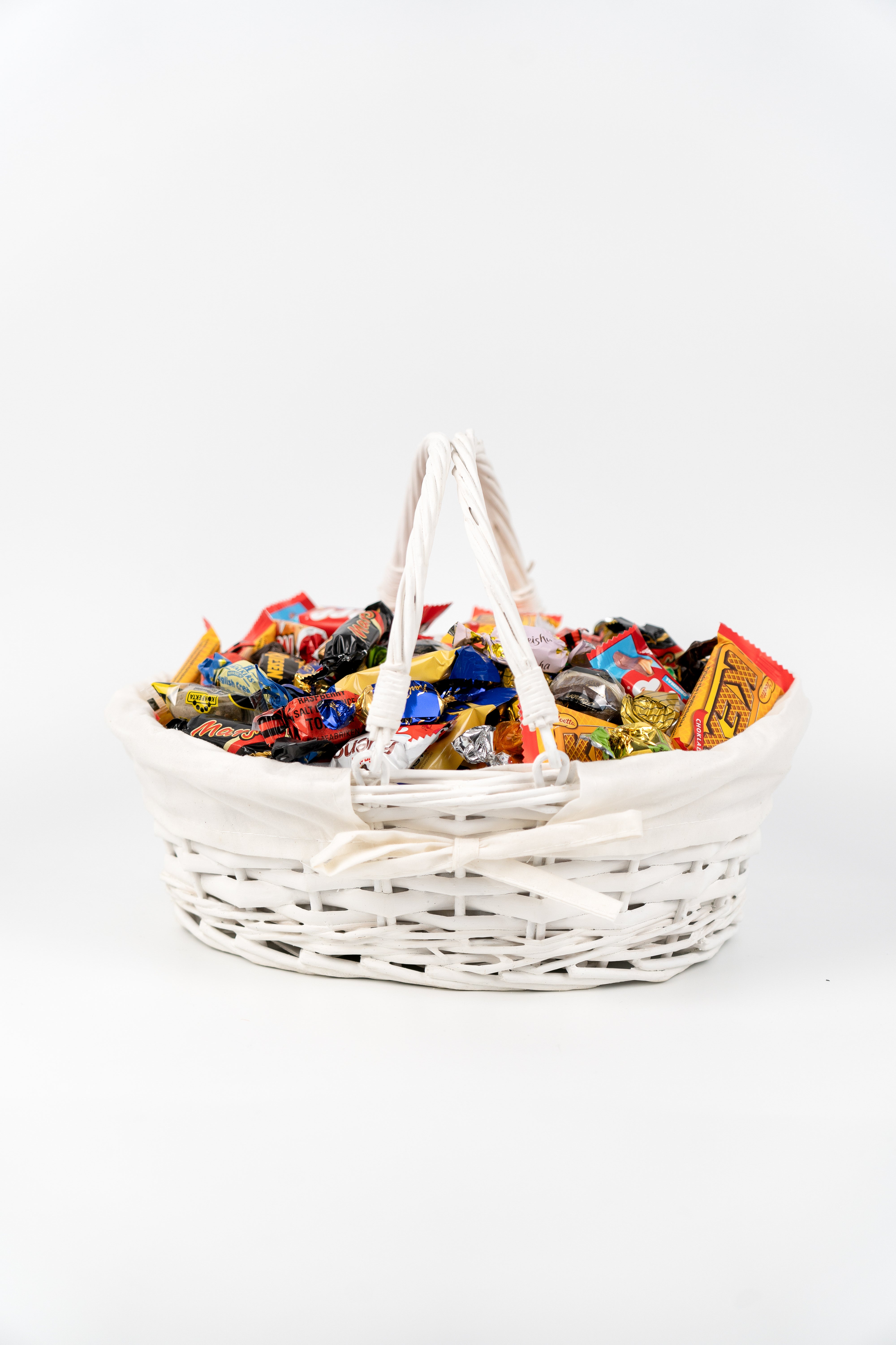 Påskkorg med vitt innertyg